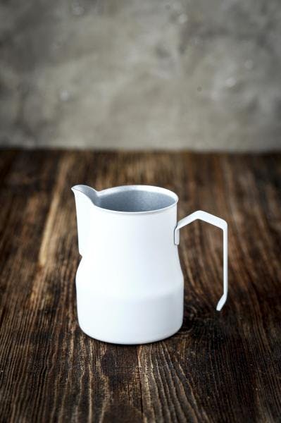 Urban Tools Profesyonel Süt Potu 500 ml Beyaz