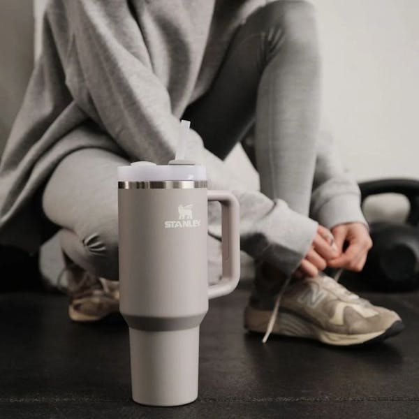 Stanley Quencher H2.O FlowState™ Tumbler Pipetli Termos | 1.2L Kül Rengi